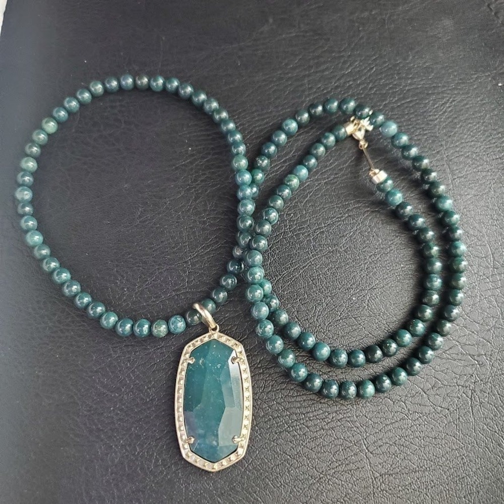 Kendra Scott Marlowe Long Beaded Necklace Dark Green Pale Gold Tone - Picture 2 of 8